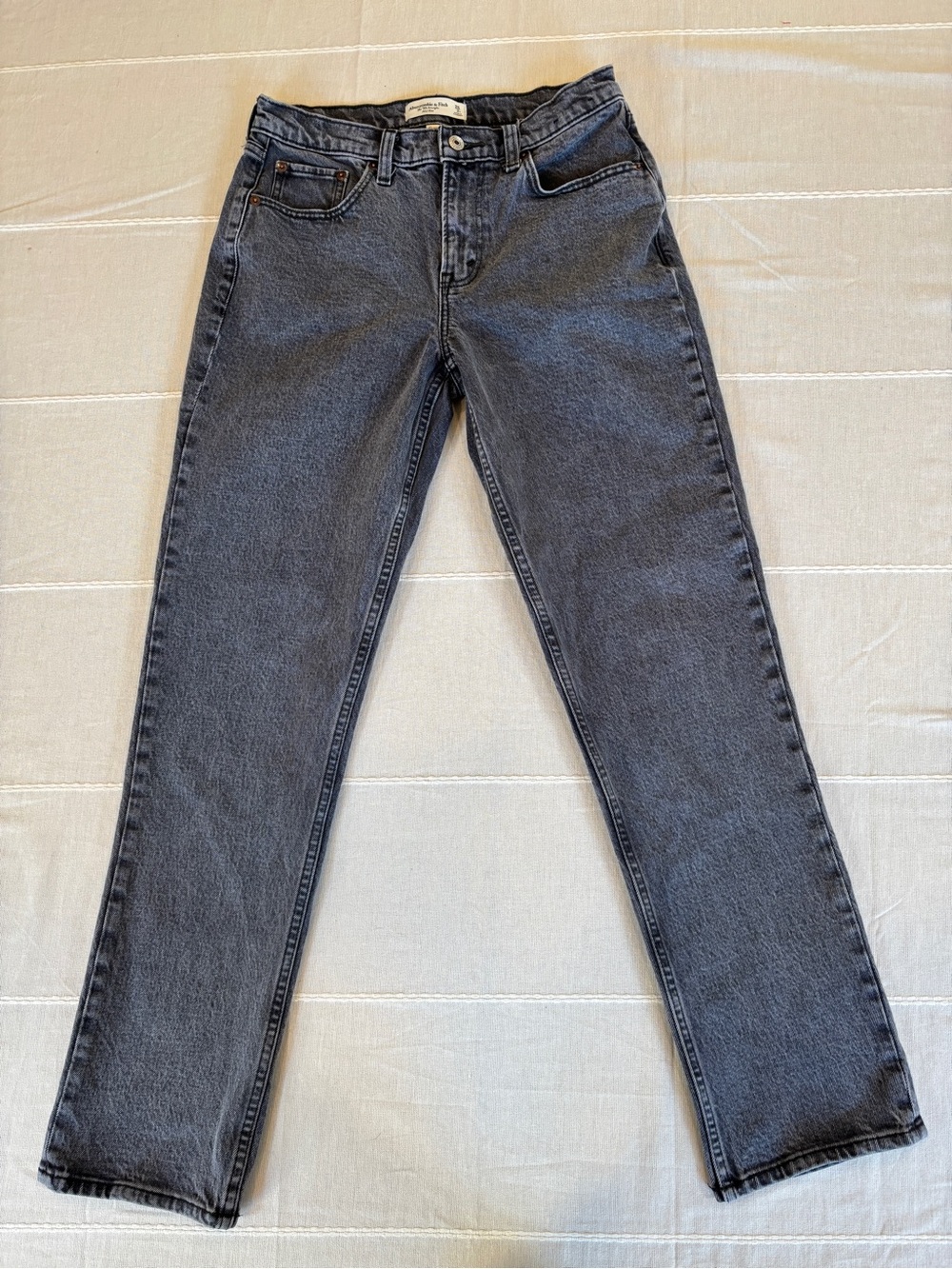 Abercrombie & Fitch Curve Love 90s Straight Jeans Women’s 26R Gray Wash mid rise - Picture 2 of 9